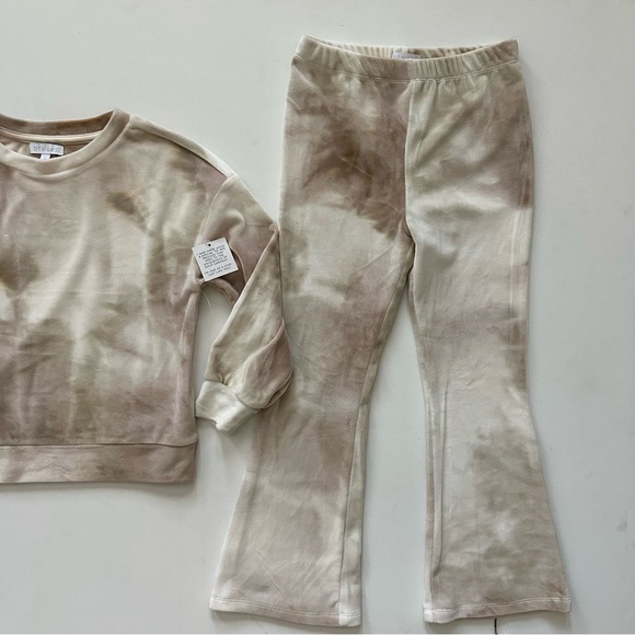 btween Cream and Tan Velour 2 piece Sweatsuit Size 7 Girls - Picture 7 of 14